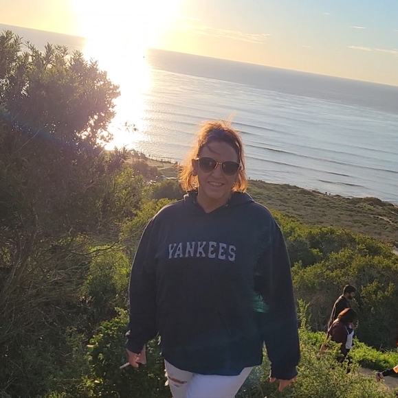 Meet your Posher, Debbie - Picture 5 of 5